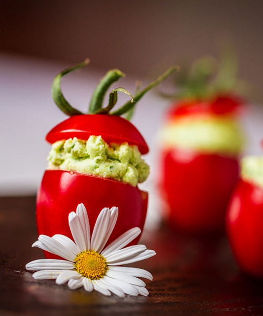 Tomates cerise allongées farcies