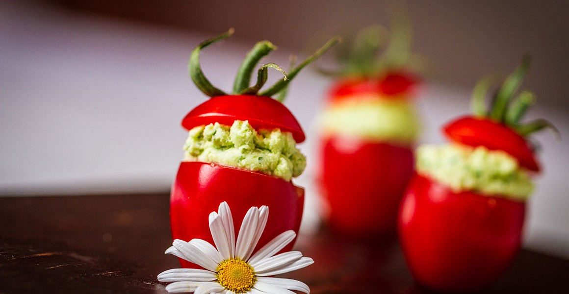 Tomates cerise allongées farcies